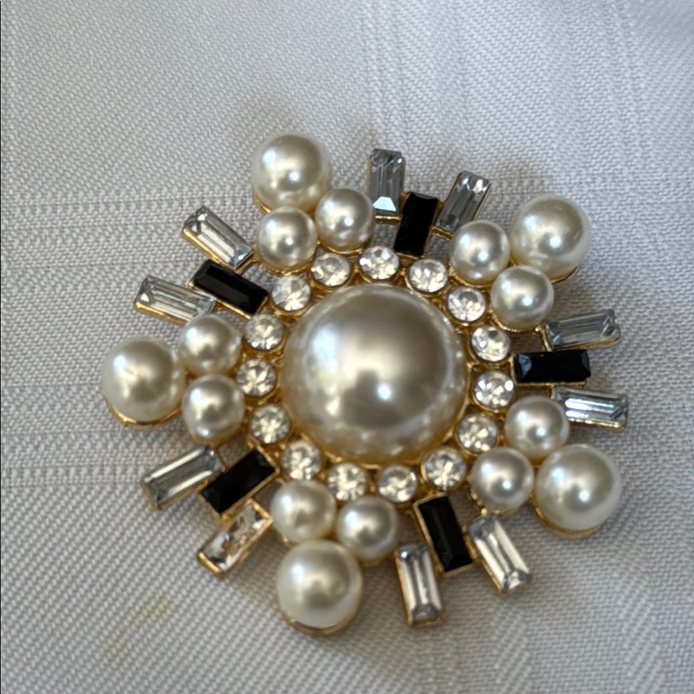 Elegant Pearl and Crystal Brooch